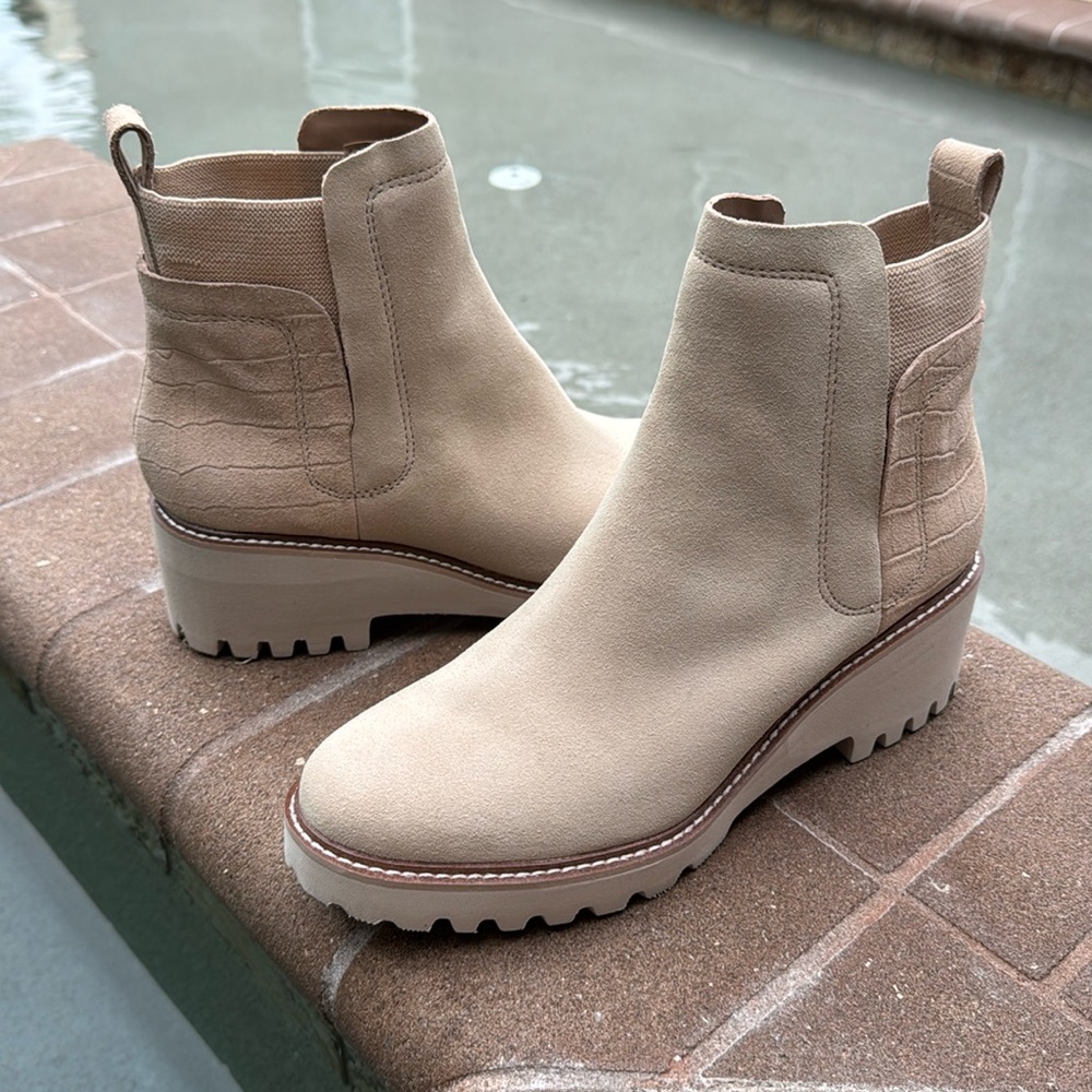 Dolce Vita “Huey H2O” Dune Suede waterproof bootie. Sz 9.5